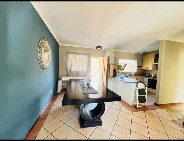2 BEDROOM TOWNHOUSE FOR SALE IN DIE HOEWES